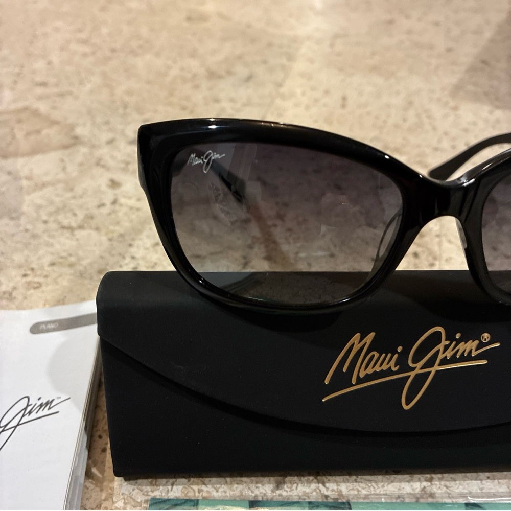 Maui Jim Black Cat Eye Sunglasses with Gradient Smoke Lenses - Picture 2 of 7